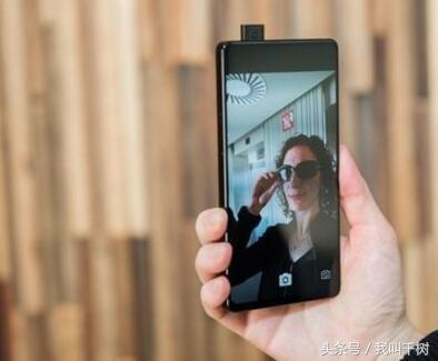 vivo最新手機(jī)彈出式攝像頭，被業(yè)界權(quán)威指出抄襲！
